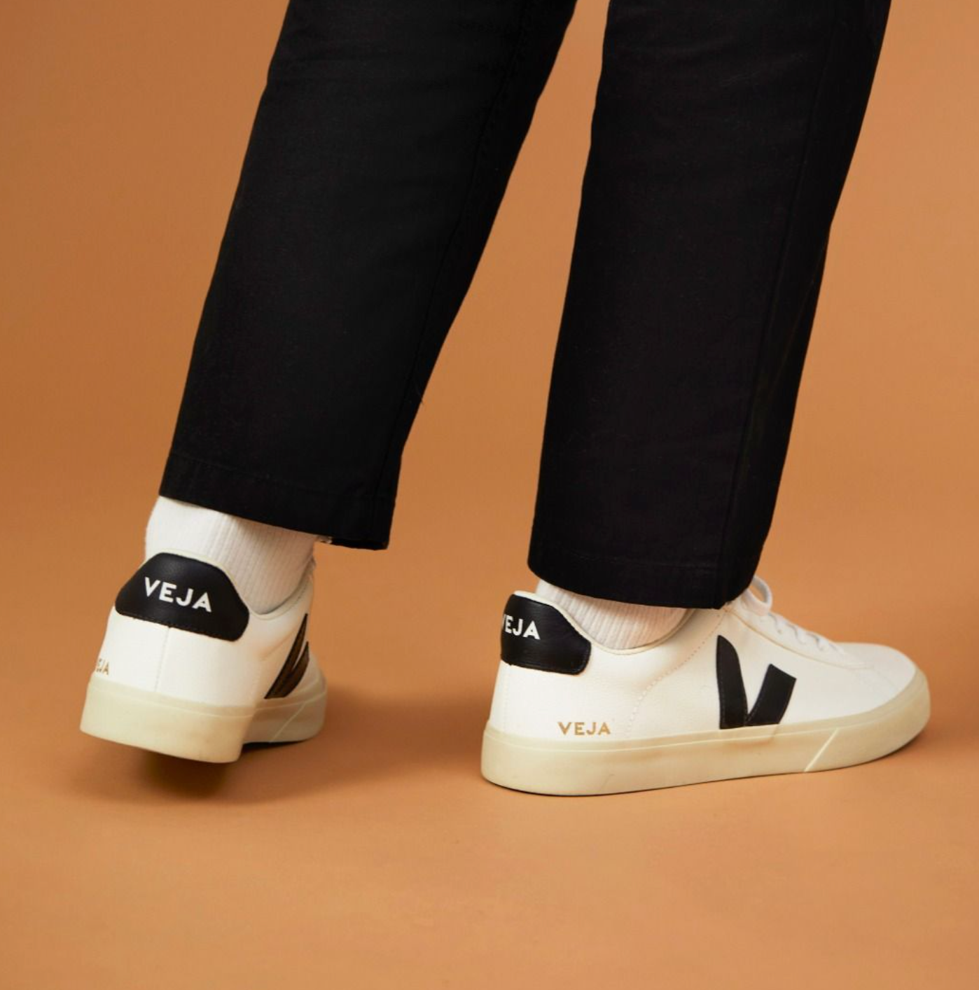 Veja Campo Chromefree Leather Extra White Black Momera Goondiwindi